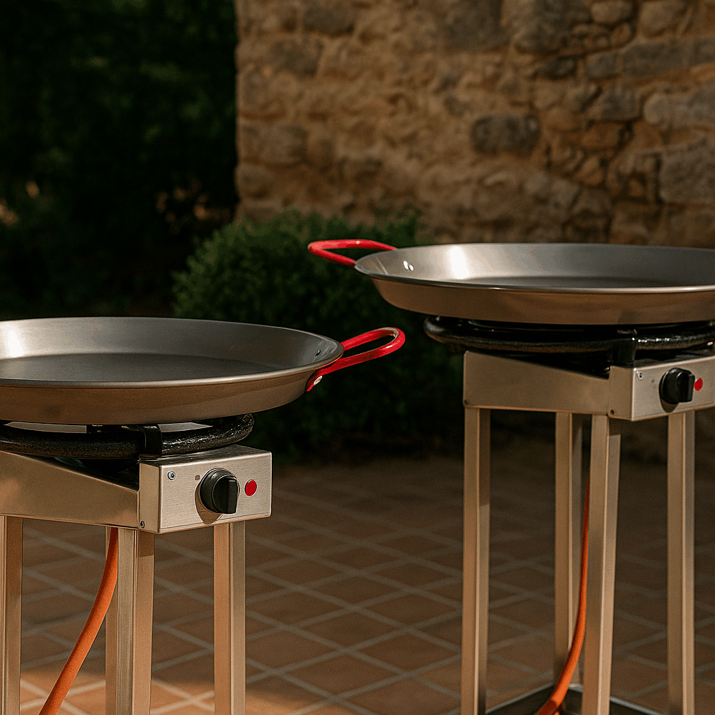 eux brûleurs à paella avec poêles de tailles différentes posés côte à côte pour comparaison visuelle